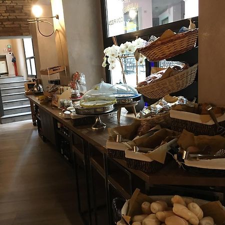 Alessi Hotel Trattoria ديسينسانو ديل غاردا المظهر الخارجي الصورة