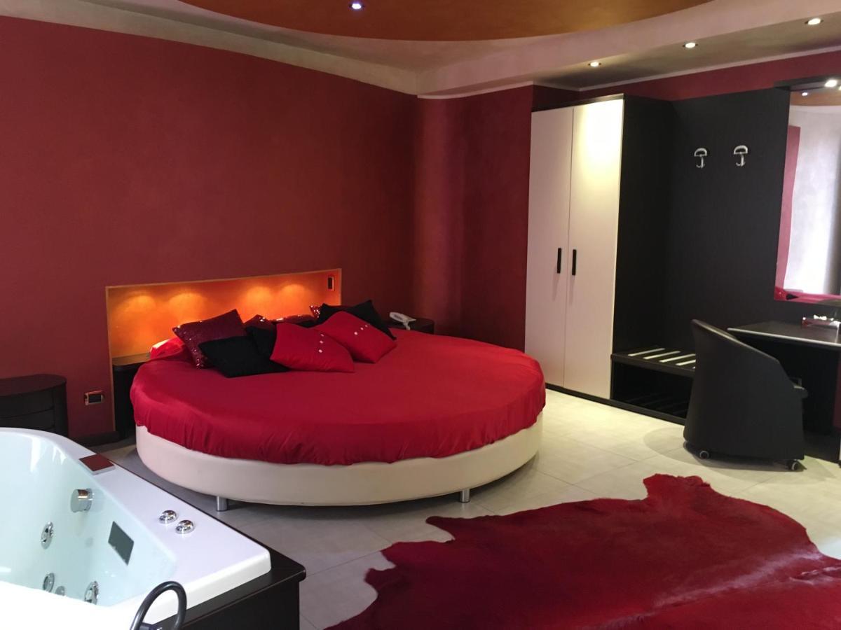 Alessi Hotel Trattoria ديسينسانو ديل غاردا المظهر الخارجي الصورة
