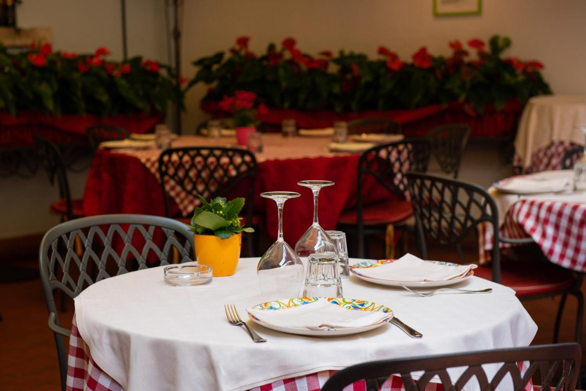 Alessi Hotel Trattoria ديسينسانو ديل غاردا المظهر الخارجي الصورة
