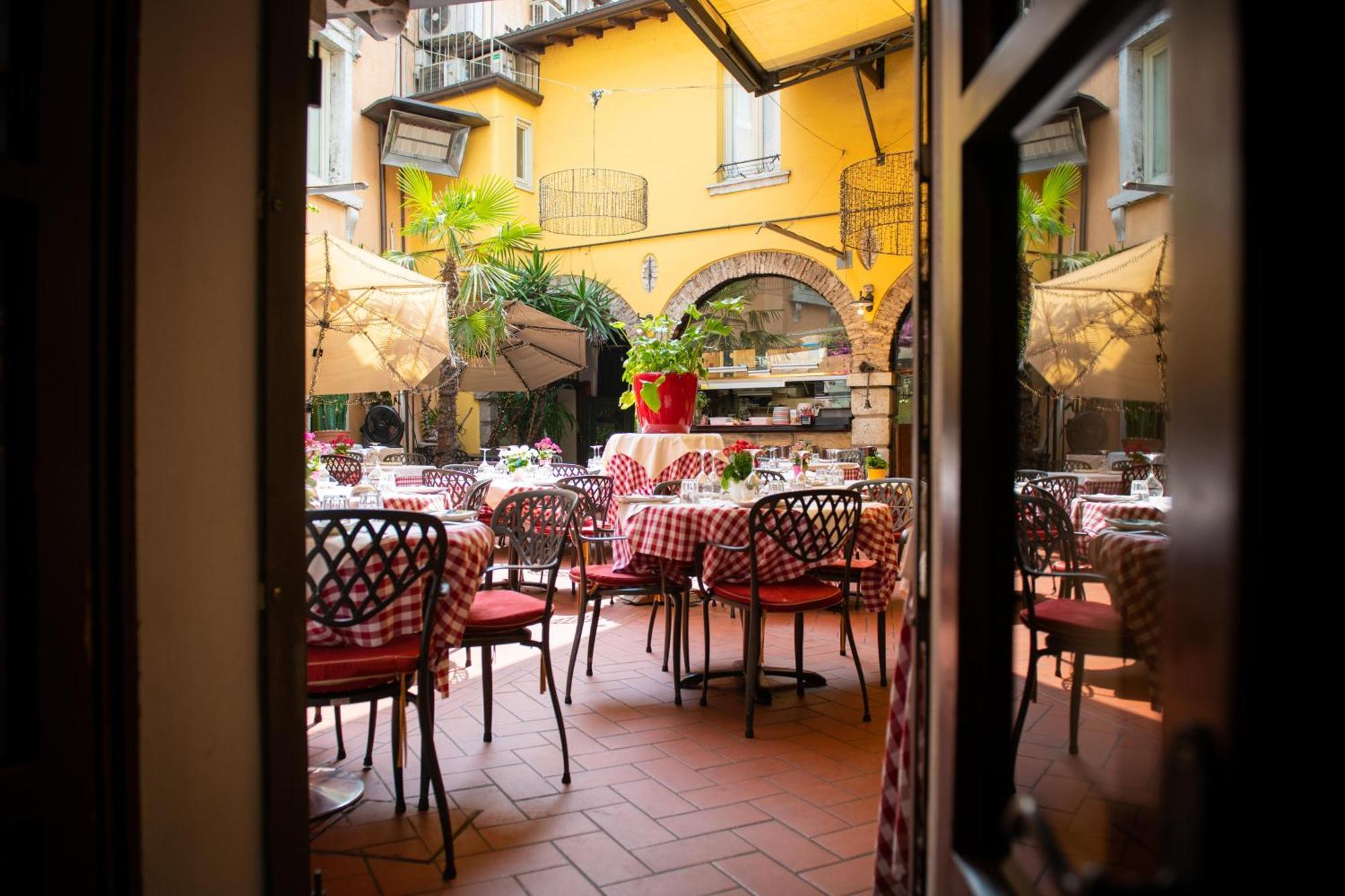 Alessi Hotel Trattoria ديسينسانو ديل غاردا المظهر الخارجي الصورة