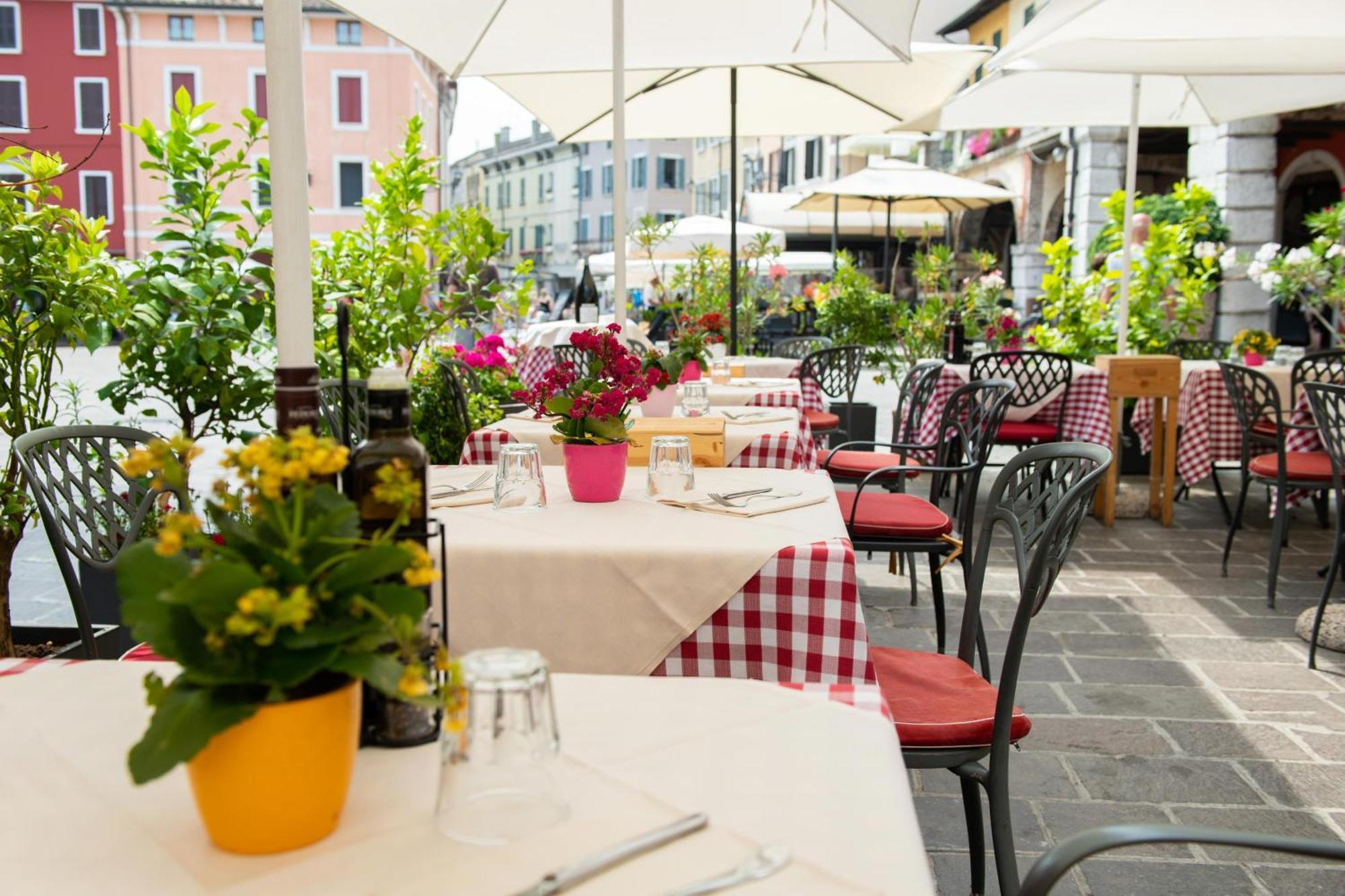Alessi Hotel Trattoria ديسينسانو ديل غاردا المظهر الخارجي الصورة