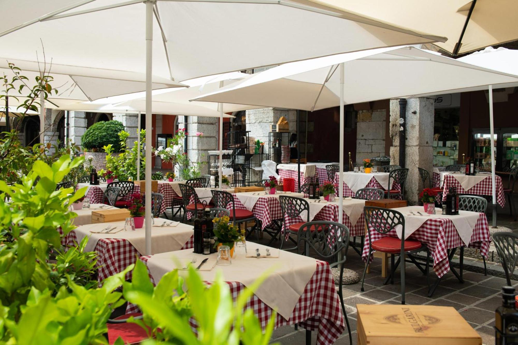 Alessi Hotel Trattoria ديسينسانو ديل غاردا المظهر الخارجي الصورة
