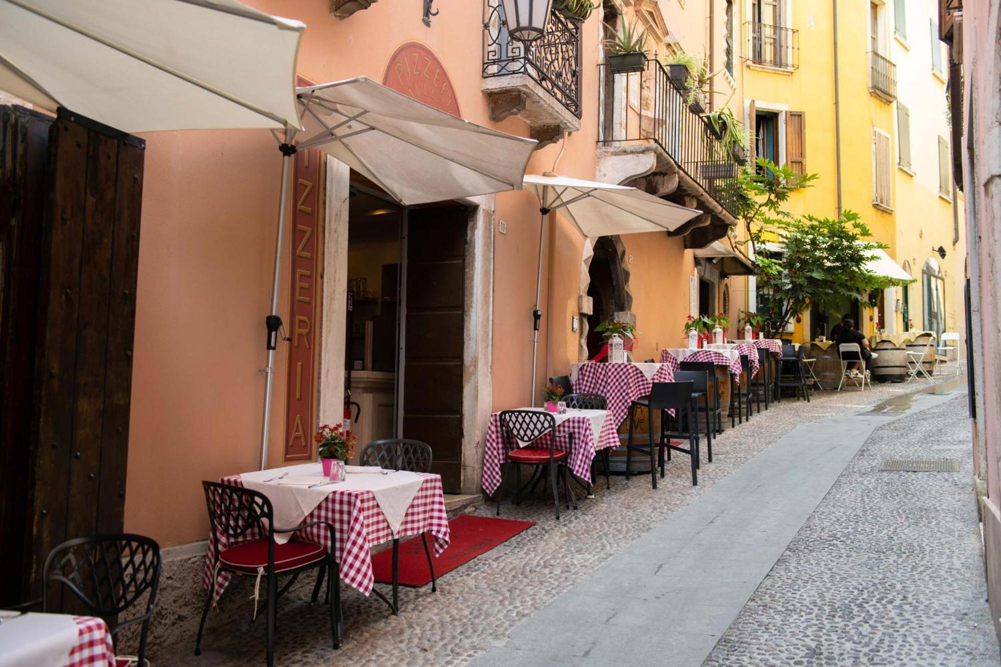 Alessi Hotel Trattoria ديسينسانو ديل غاردا المظهر الخارجي الصورة