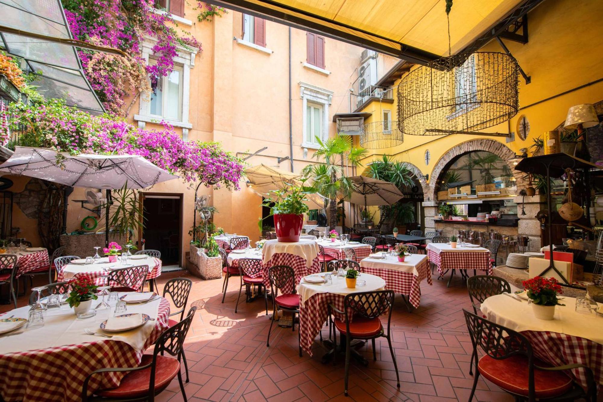 Alessi Hotel Trattoria ديسينسانو ديل غاردا المظهر الخارجي الصورة
