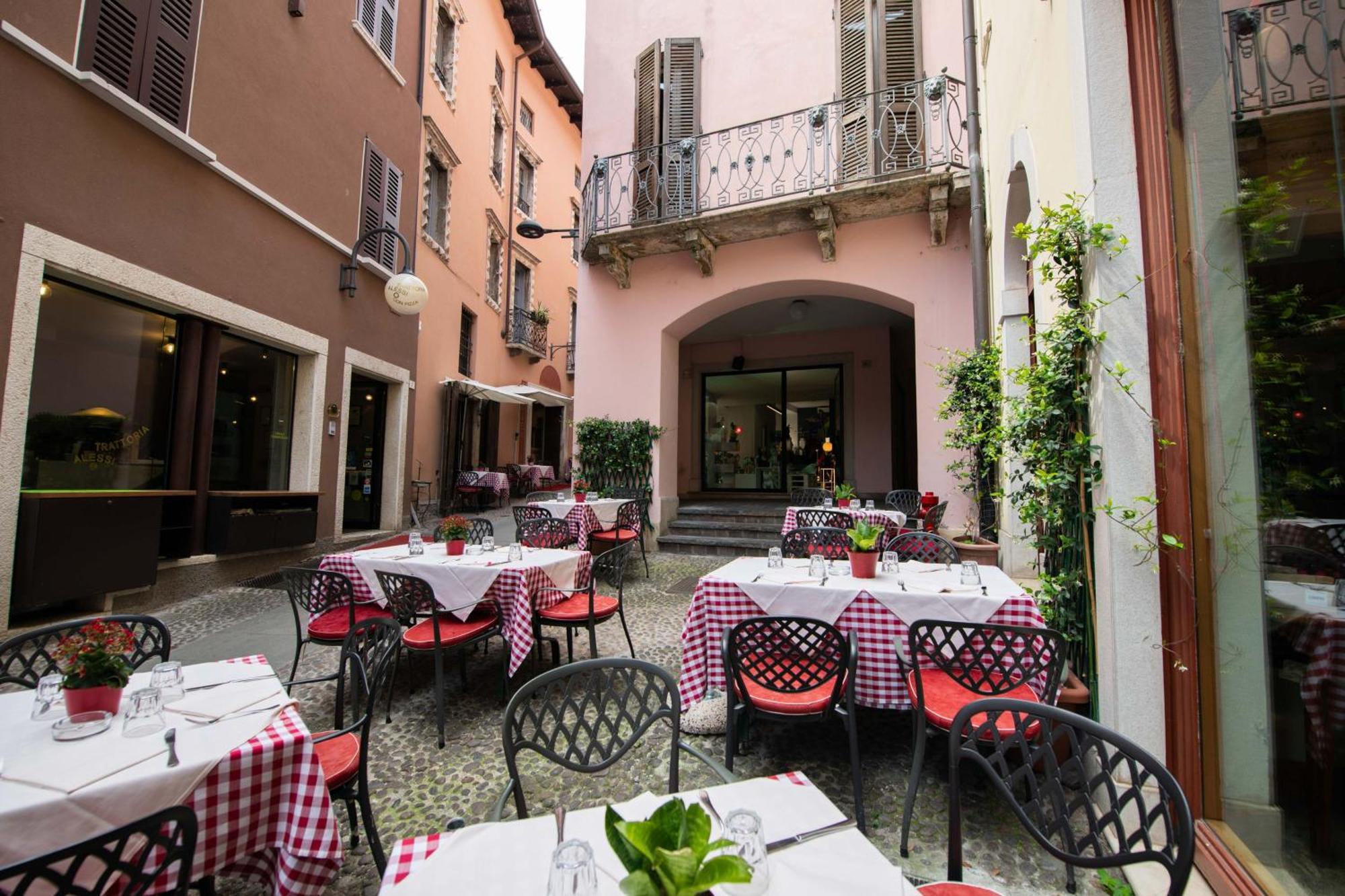 Alessi Hotel Trattoria ديسينسانو ديل غاردا المظهر الخارجي الصورة