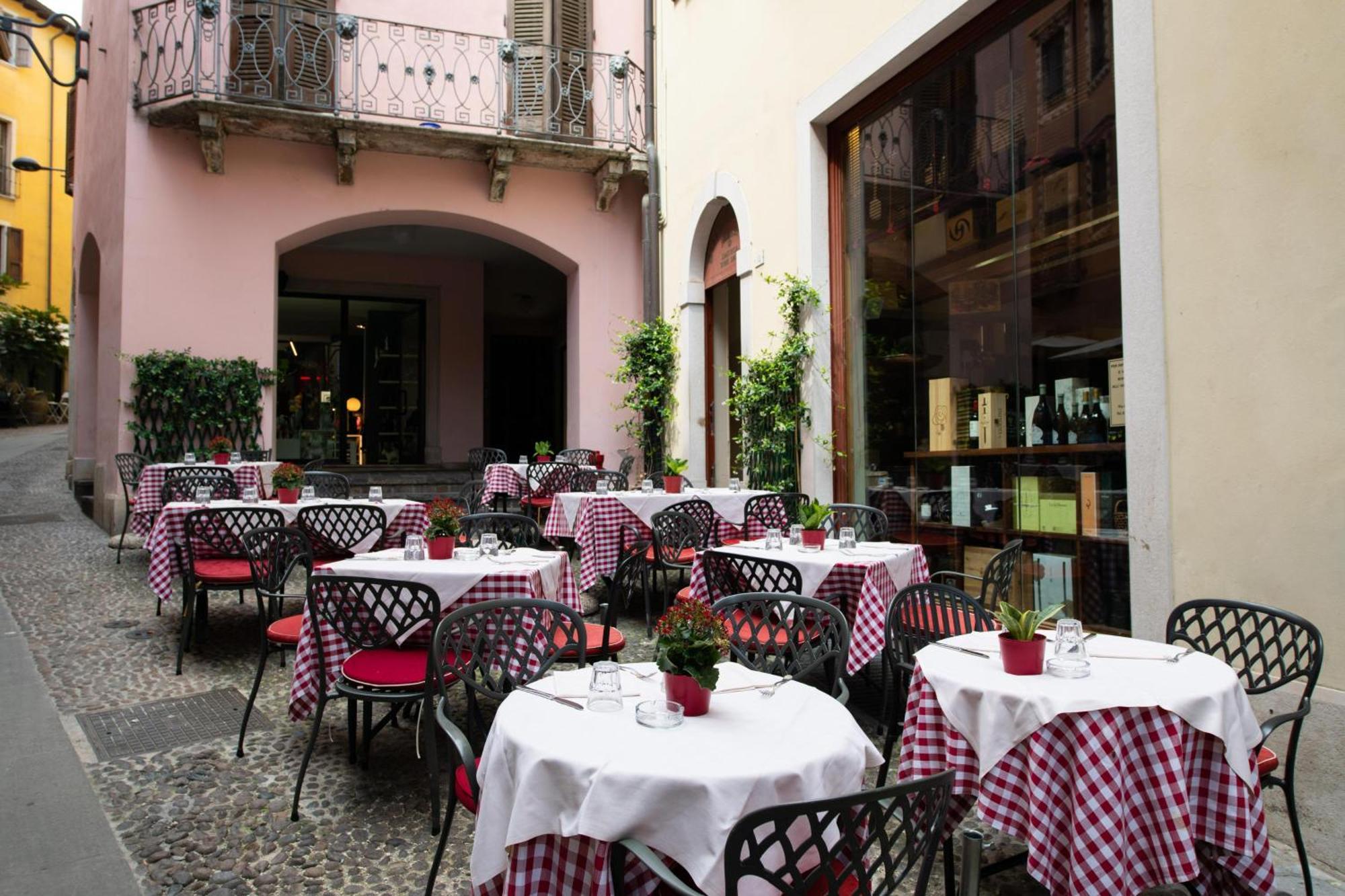 Alessi Hotel Trattoria ديسينسانو ديل غاردا المظهر الخارجي الصورة