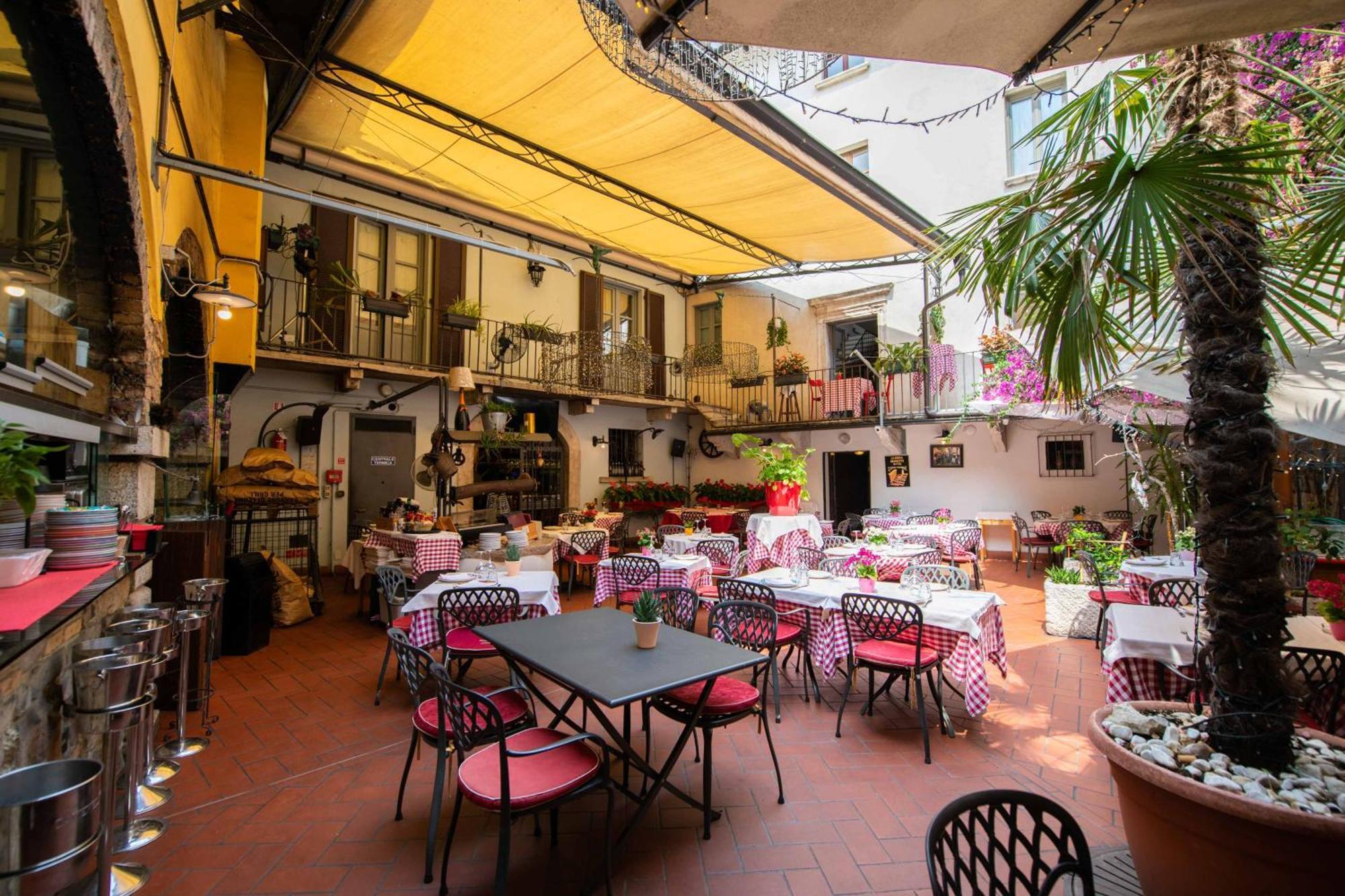 Alessi Hotel Trattoria ديسينسانو ديل غاردا المظهر الخارجي الصورة