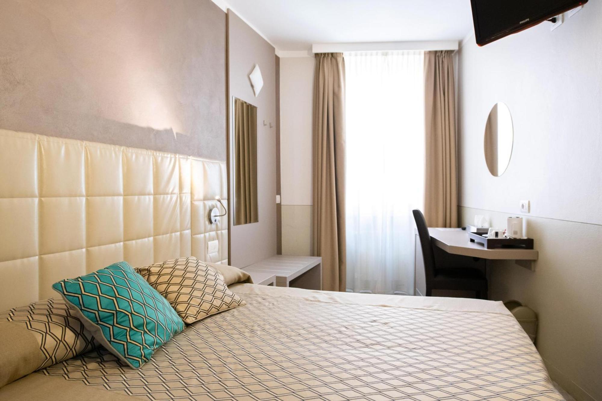 Alessi Hotel Trattoria ديسينسانو ديل غاردا المظهر الخارجي الصورة