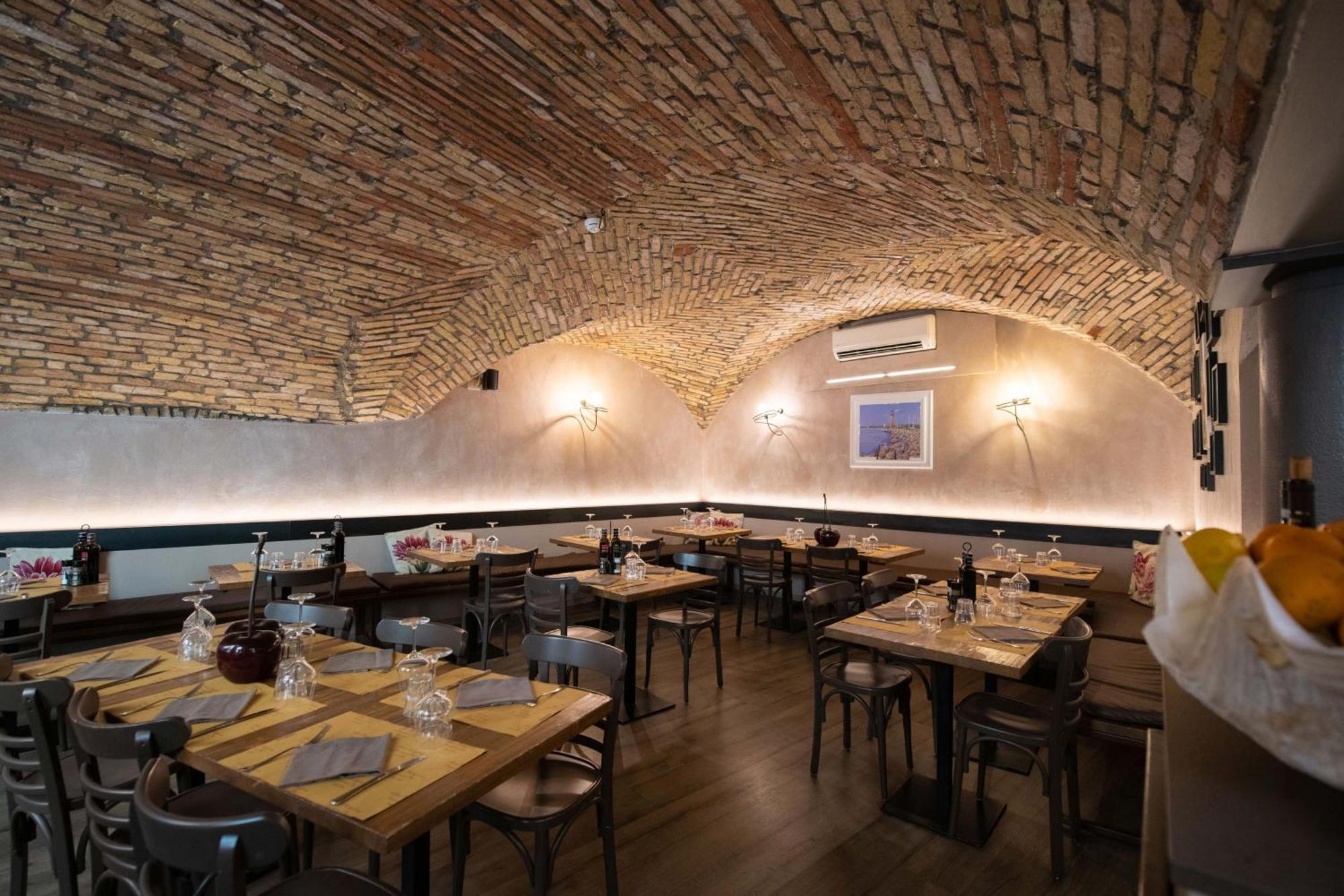 Alessi Hotel Trattoria ديسينسانو ديل غاردا المظهر الخارجي الصورة
