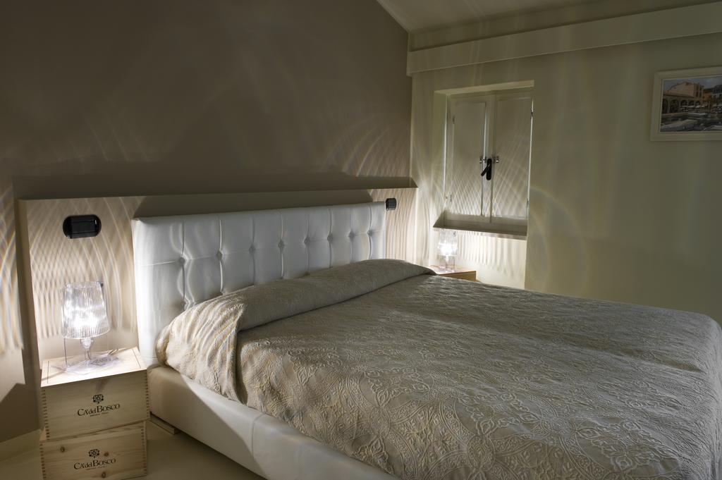 Alessi Hotel Trattoria ديسينسانو ديل غاردا المظهر الخارجي الصورة