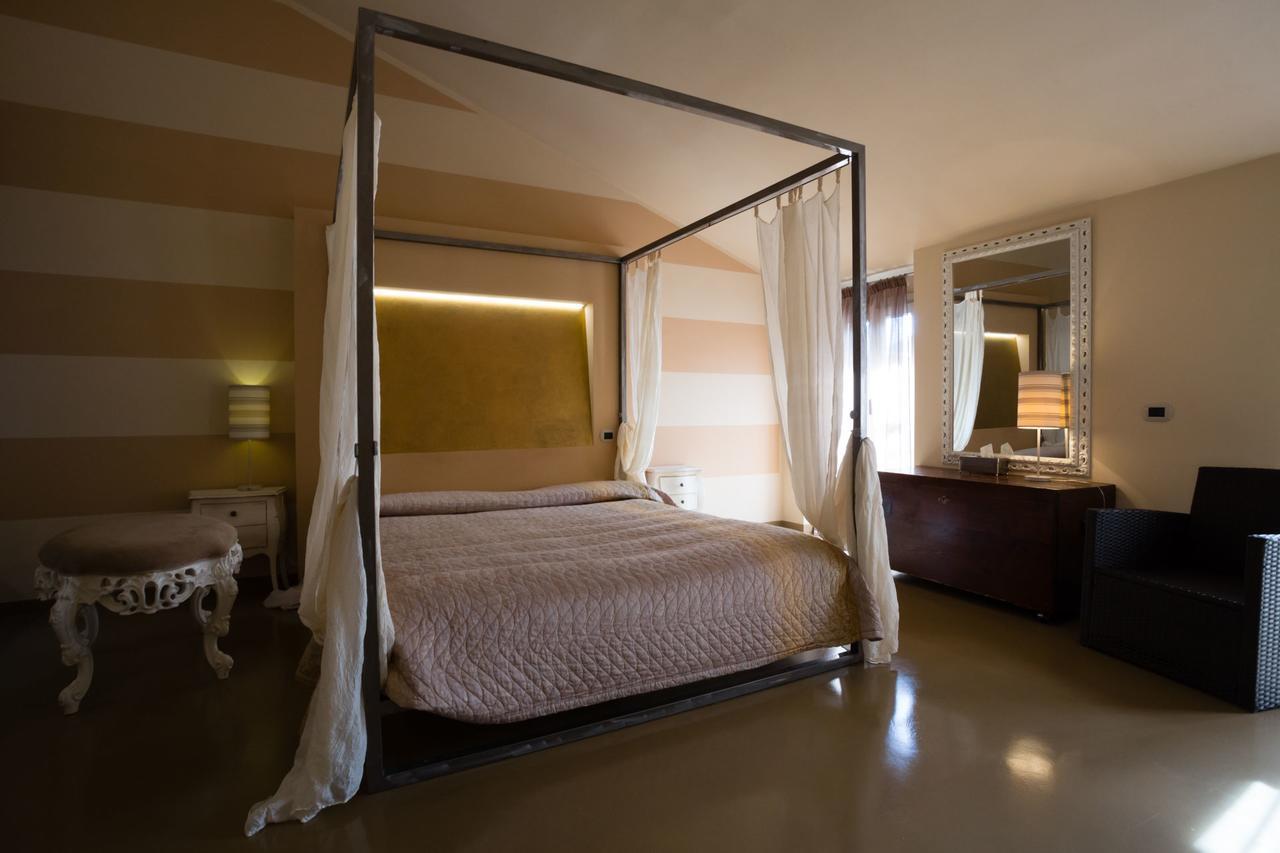 Alessi Hotel Trattoria ديسينسانو ديل غاردا المظهر الخارجي الصورة