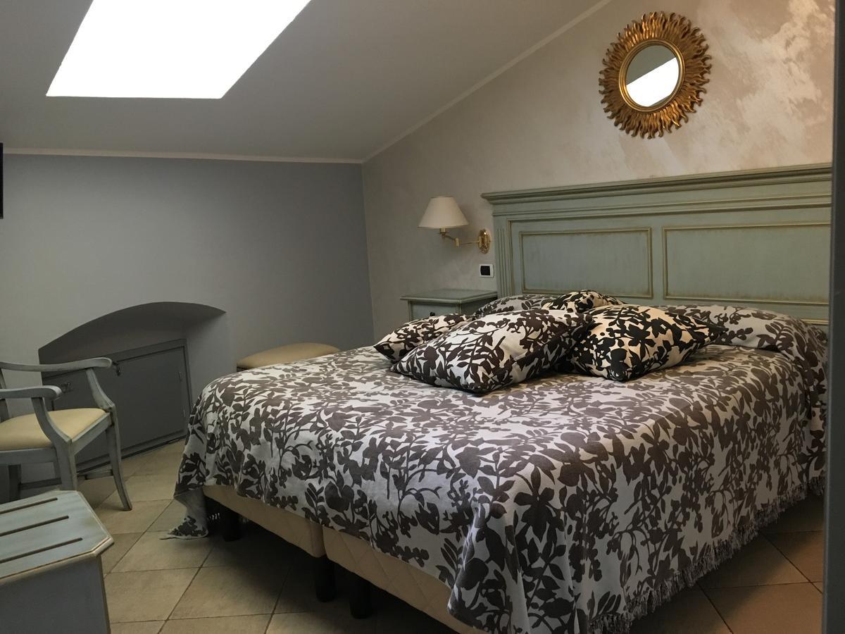 Alessi Hotel Trattoria ديسينسانو ديل غاردا المظهر الخارجي الصورة
